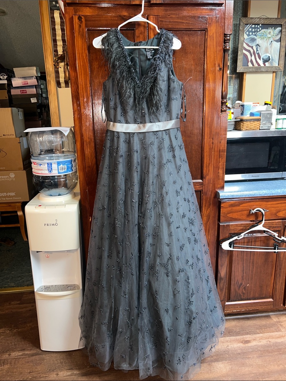 Womens sz 12 BASIX black label  Vneck gown w/ embellishment look in description